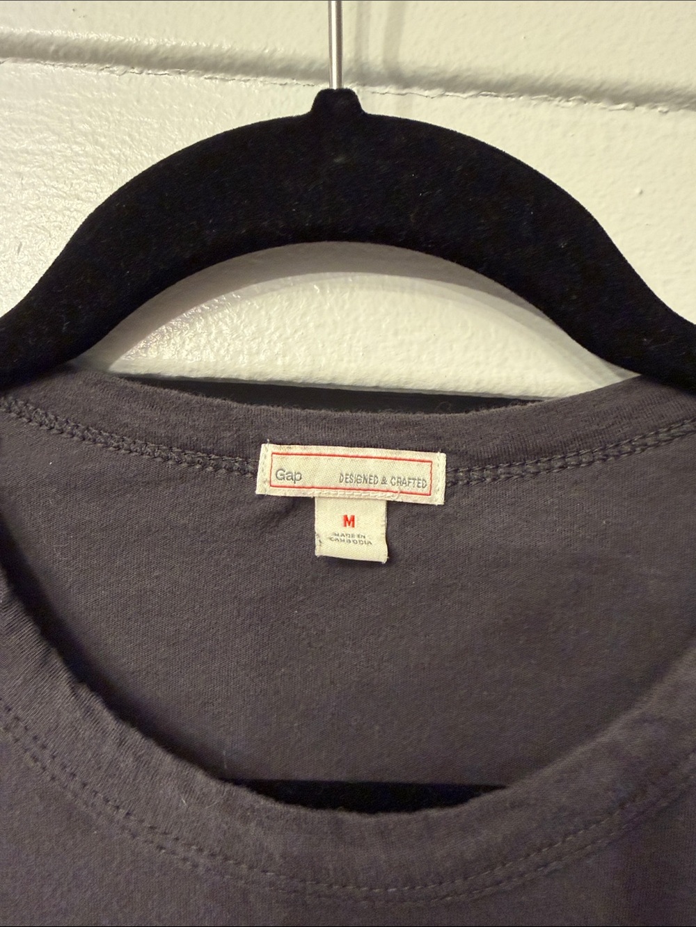 GAP Charcoal Crewneck Tee - Picture 2 of 2